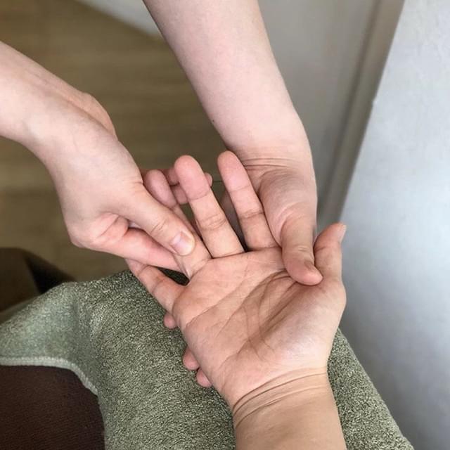 Hand reflex